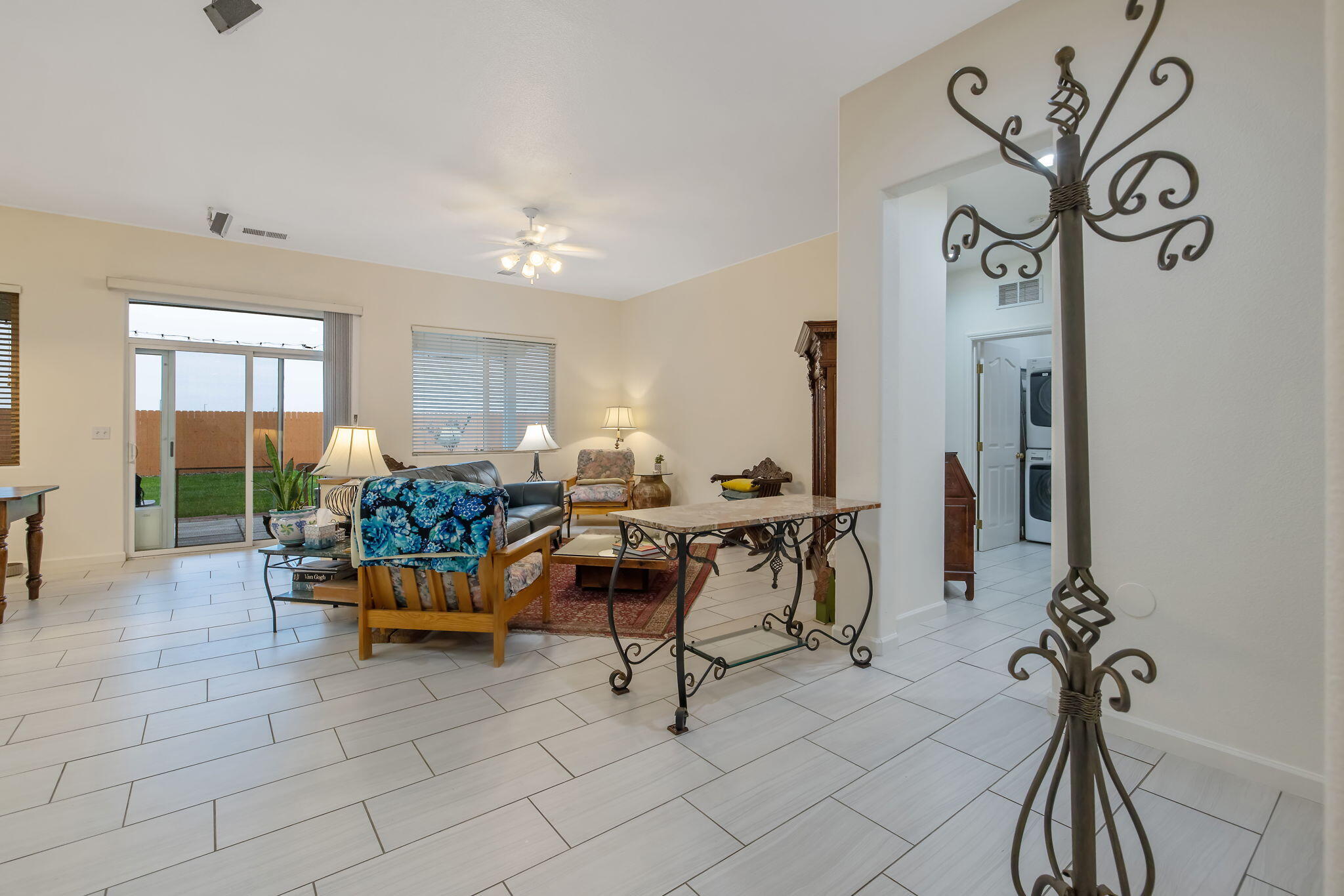 Hanford, California 93230, United States, 4 Bedrooms Bedrooms, ,2 BathroomsBathrooms,Residential,Active,249343