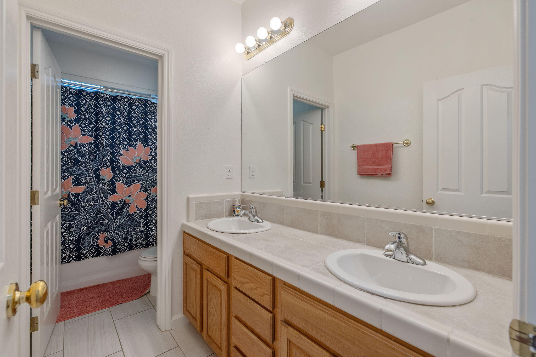 Hanford, California 93230, United States, 4 Bedrooms Bedrooms, ,2 BathroomsBathrooms,Residential,Active,249343