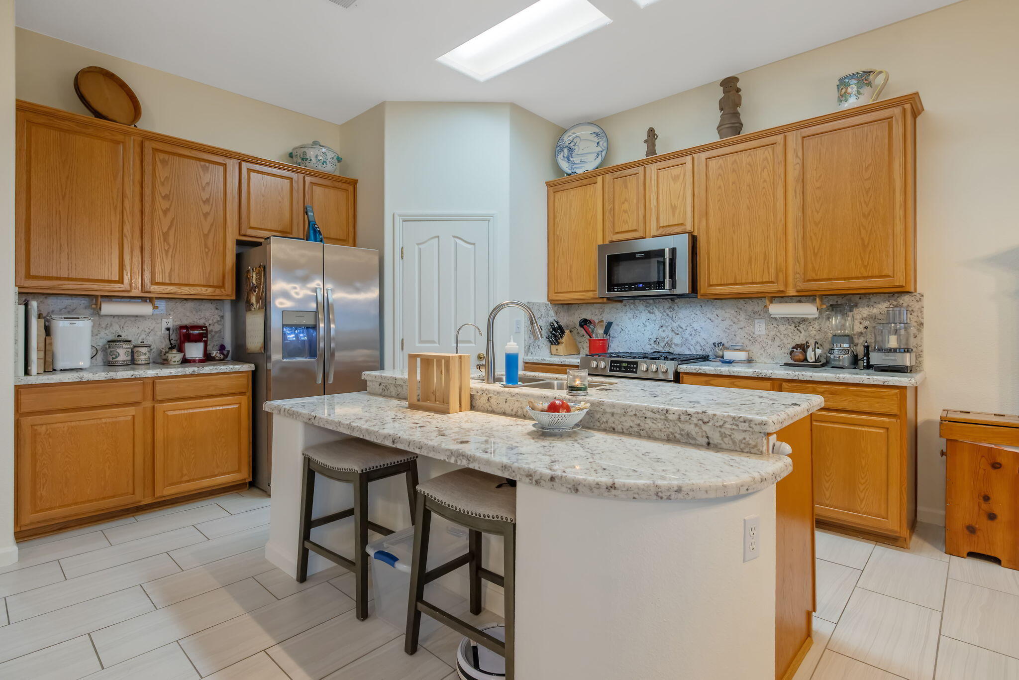 Hanford, California 93230, United States, 4 Bedrooms Bedrooms, ,2 BathroomsBathrooms,Residential,Active,249343