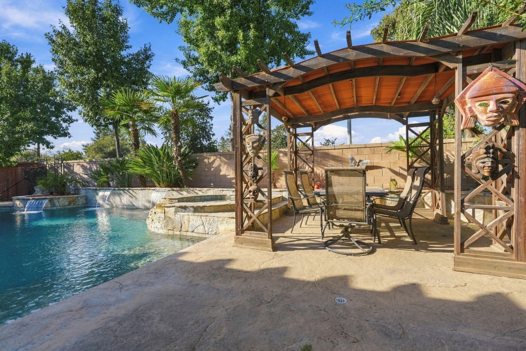 Photo of 3138 W Ceres Court, Visalia, CA 93291 (MLS # 244279)