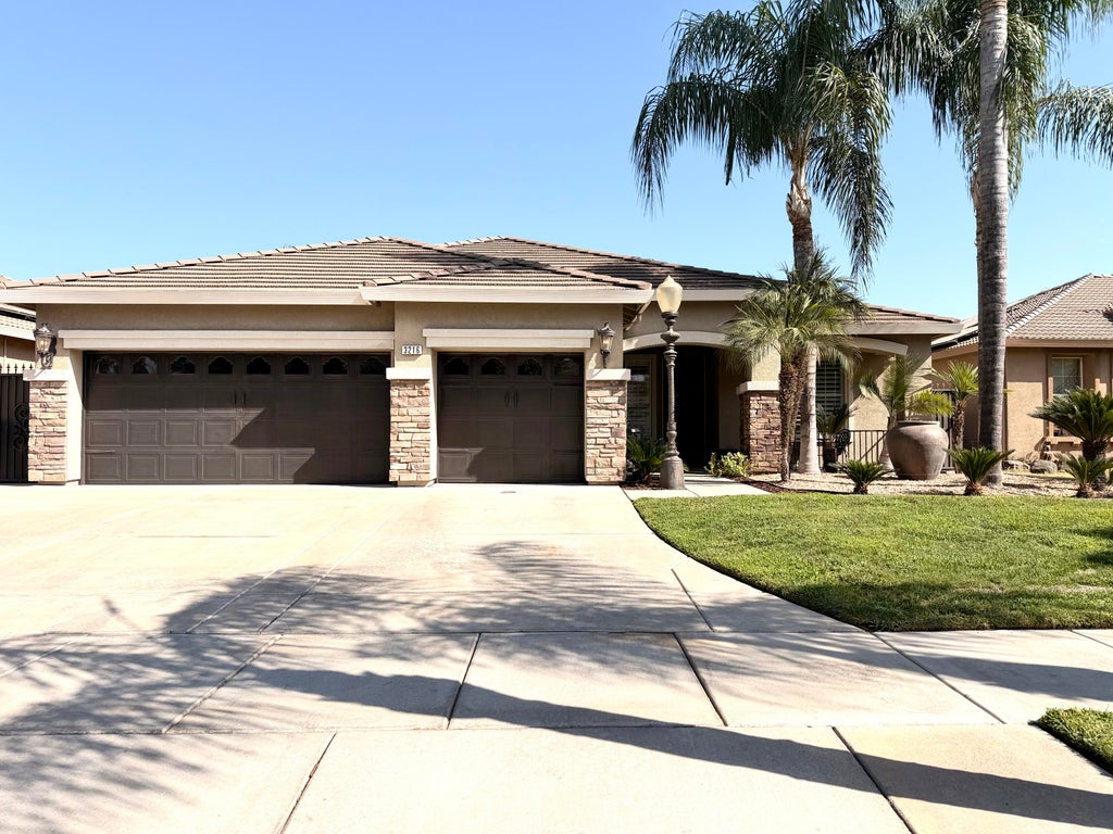 Photo of 3216 W Buena Vista Avenue, Visalia, CA 93291 (MLS # 243886)