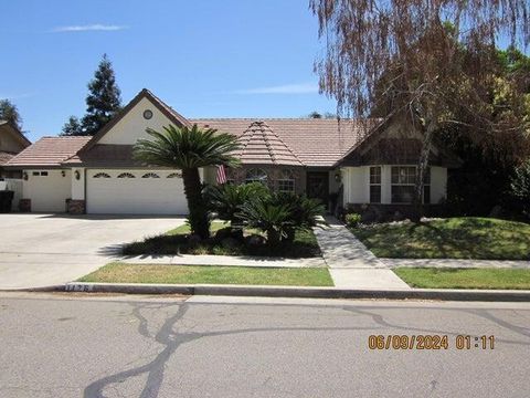 Photo of 1126 N Linwood Street, Visalia, CA 93291 (MLS # 239282)