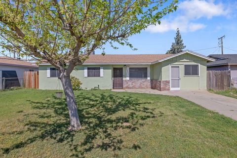 Photo of 10840 Beverly Drive, Hanford, CA 93230 (MLS # 240548)