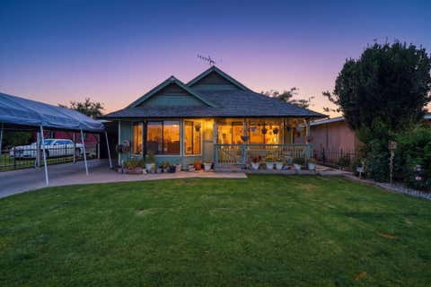 Photo of 428 S A Street, Madera, CA 93638 (MLS # 241976)