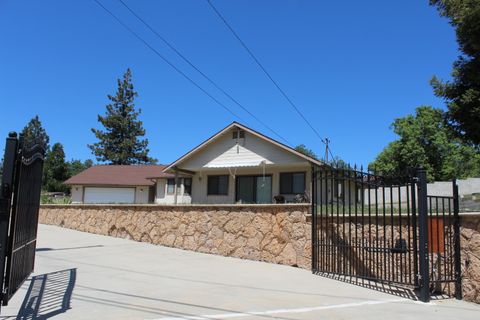 Photo of 265 Pierpoint Drive, Springville, CA 93265 (MLS # 242021)