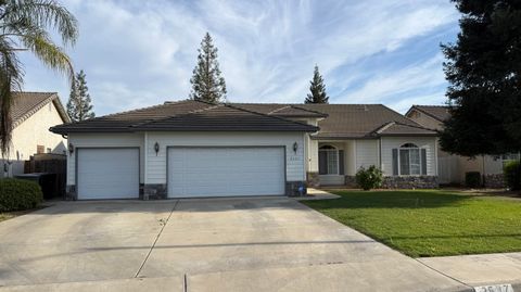 Photo of 2537 W Clinton Avenue, Visalia, CA 93291 (MLS # 240711)