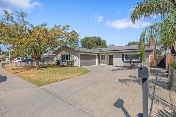 874 LINDA LEE CIR, LEMOORE, CA 93245 - Image 249fe22a720ef0cda75fda1dd9f0b4fb/349307798