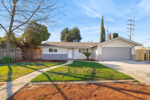 Photo of 123 E Berkeley Avenue, Tulare, CA 93274 (MLS # 240306)