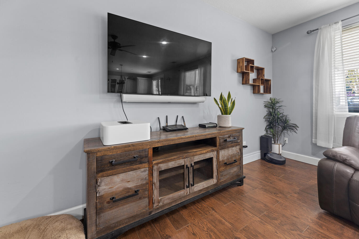 Tulare, California 93274, United States, 3 Bedrooms Bedrooms, ,2 BathroomsBathrooms,Residential,Active,94619