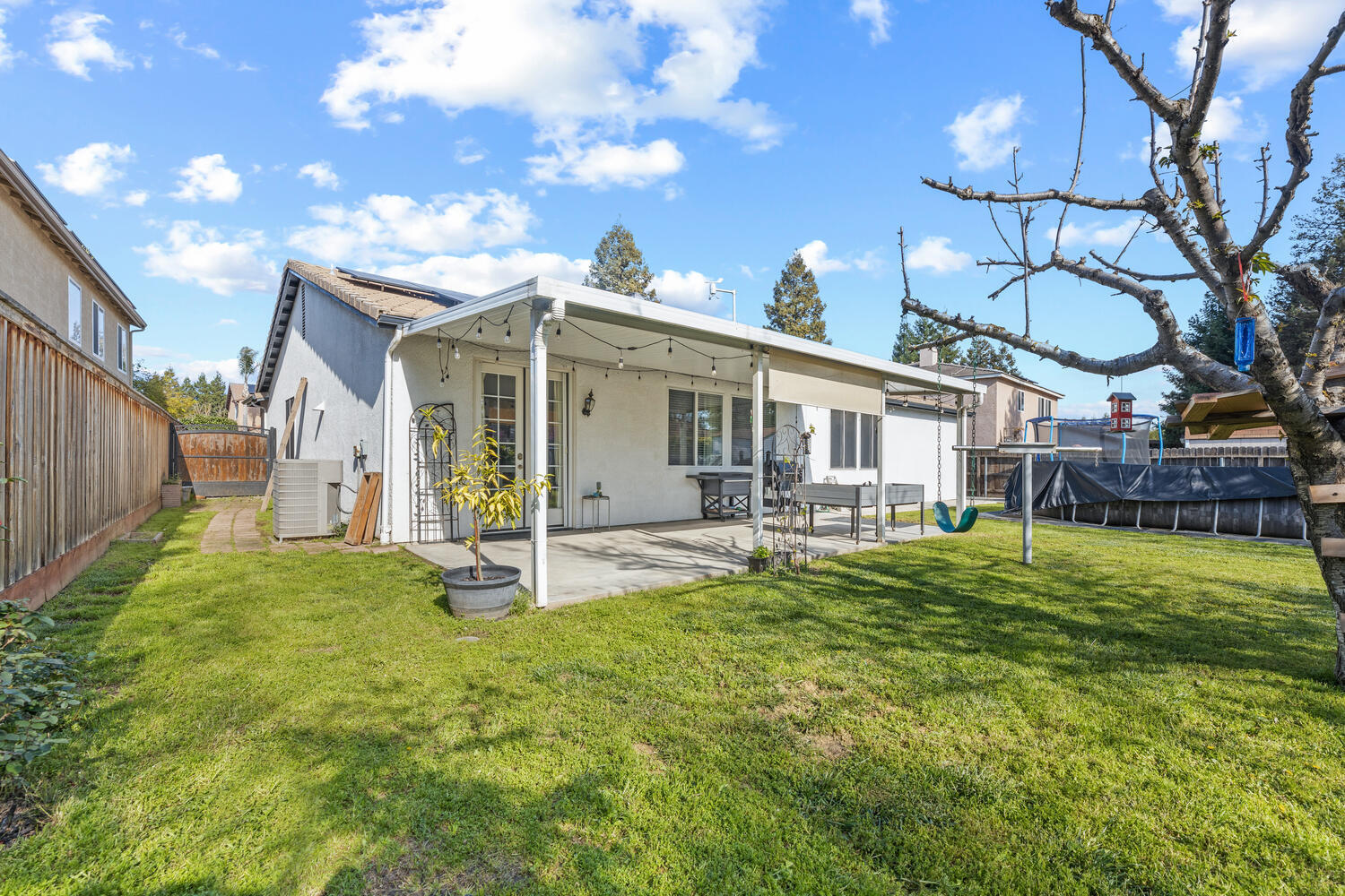 Tulare, California 93274, United States, 3 Bedrooms Bedrooms, ,2 BathroomsBathrooms,Residential,Active,94619