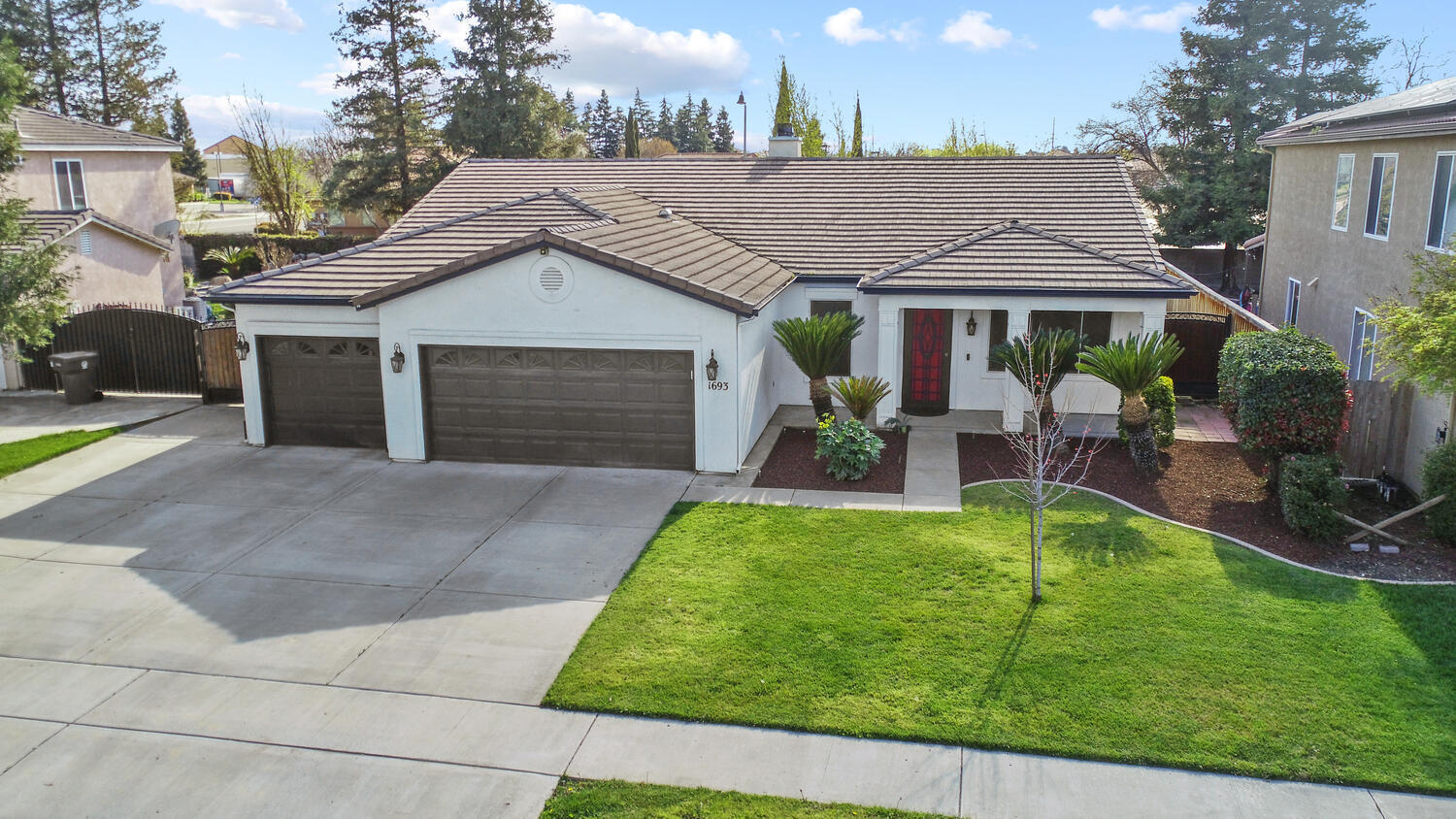 Tulare, California 93274, United States, 3 Bedrooms Bedrooms, ,2 BathroomsBathrooms,Residential,Active,94619