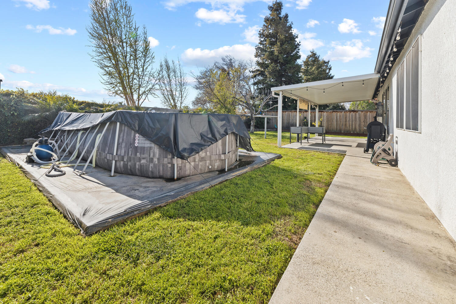 Tulare, California 93274, United States, 3 Bedrooms Bedrooms, ,2 BathroomsBathrooms,Residential,Active,94619