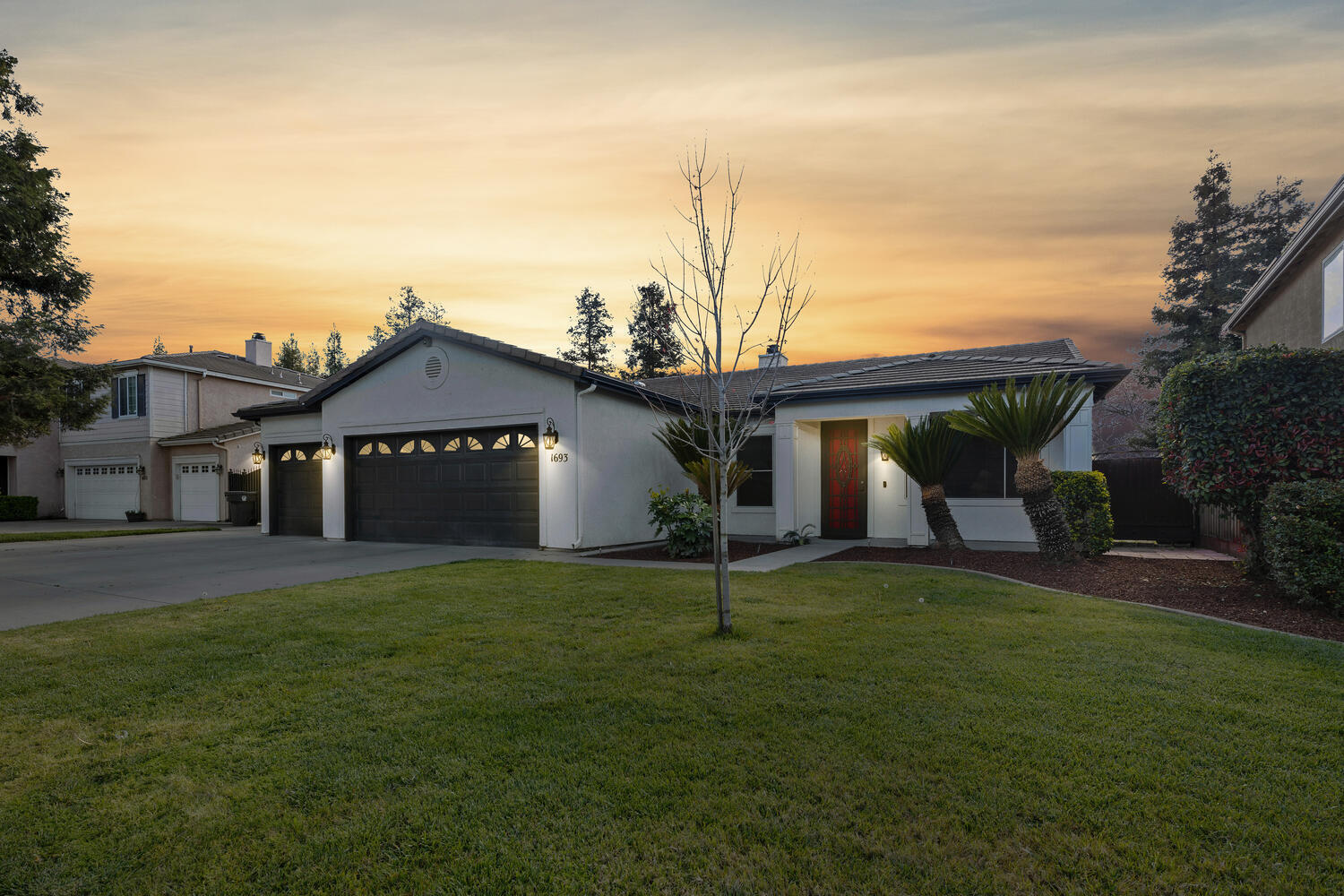 Tulare, California 93274, United States, 3 Bedrooms Bedrooms, ,2 BathroomsBathrooms,Residential,Active,94619