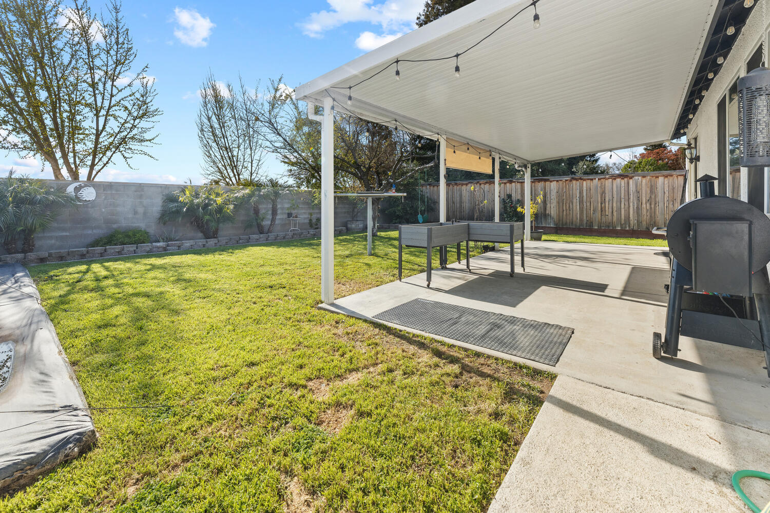 Tulare, California 93274, United States, 3 Bedrooms Bedrooms, ,2 BathroomsBathrooms,Residential,Active,94619