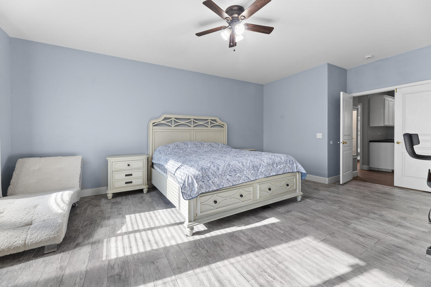 Tulare, California 93274, United States, 3 Bedrooms Bedrooms, ,2 BathroomsBathrooms,Residential,Active,94619