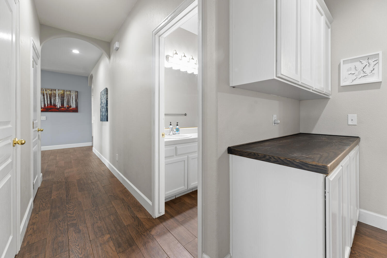 Tulare, California 93274, United States, 3 Bedrooms Bedrooms, ,2 BathroomsBathrooms,Residential,Active,94619