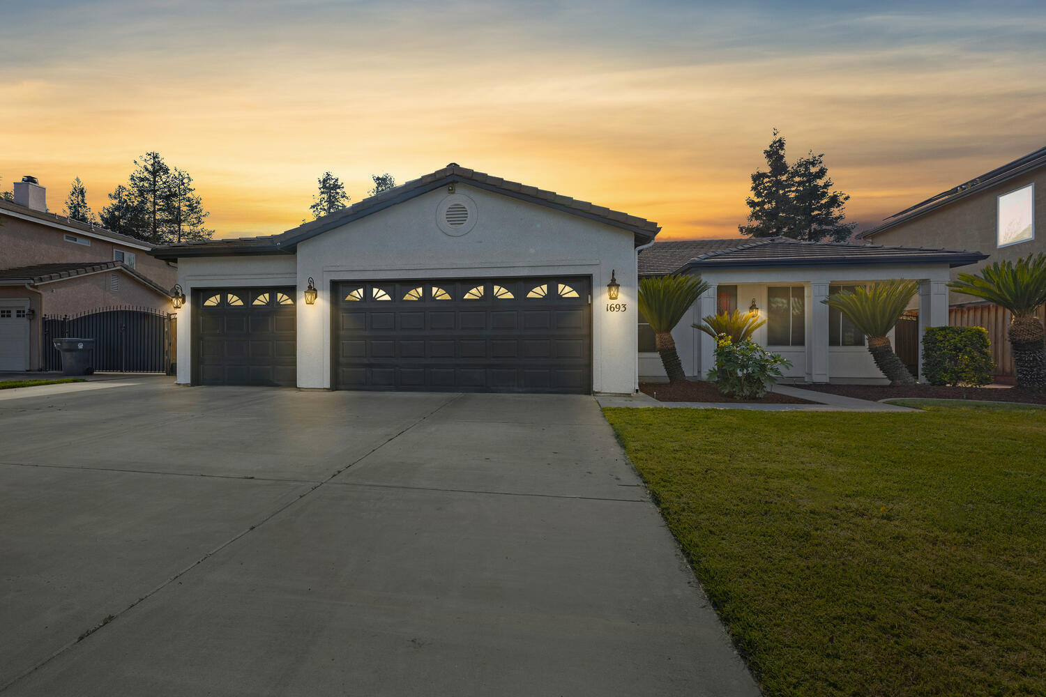 Tulare, California 93274, United States, 3 Bedrooms Bedrooms, ,2 BathroomsBathrooms,Residential,Active,94619