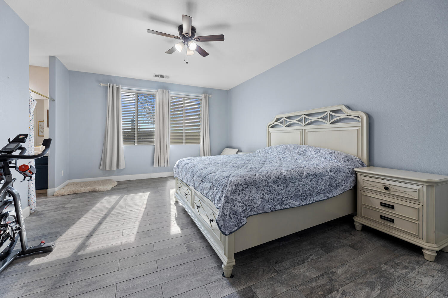 Tulare, California 93274, United States, 3 Bedrooms Bedrooms, ,2 BathroomsBathrooms,Residential,Active,94619