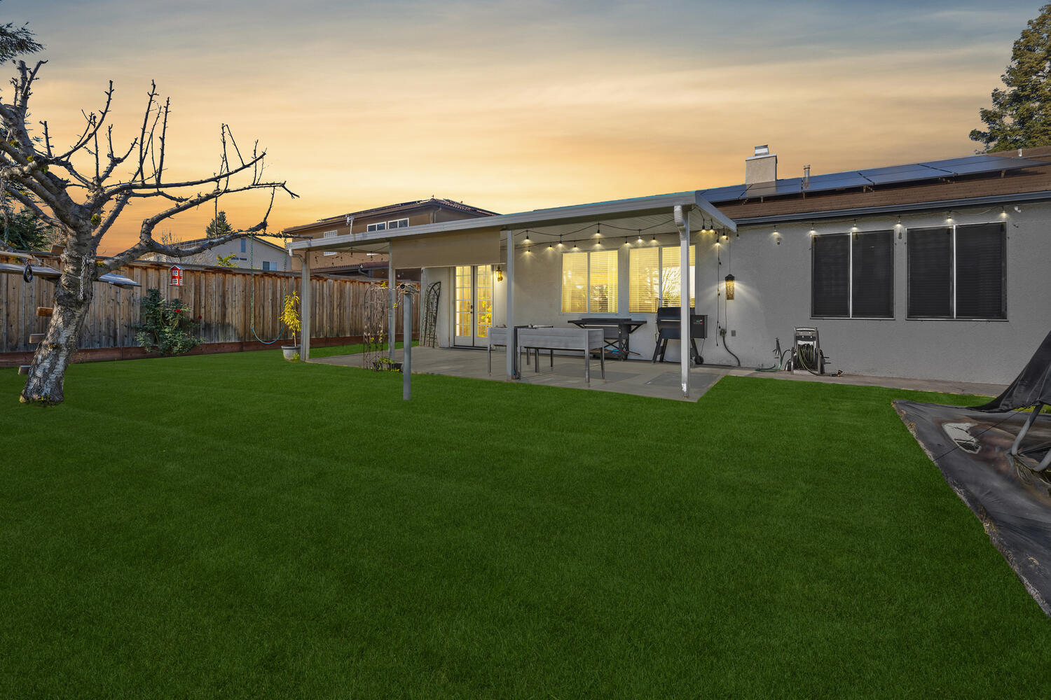 Tulare, California 93274, United States, 3 Bedrooms Bedrooms, ,2 BathroomsBathrooms,Residential,Active,94619