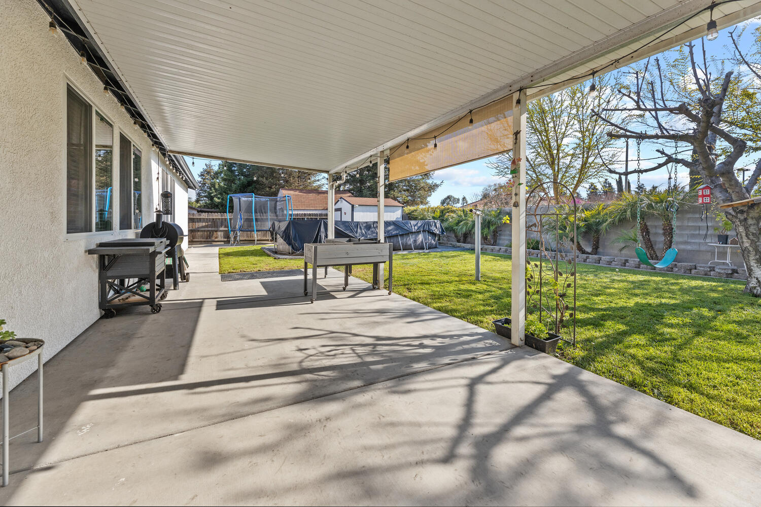 Tulare, California 93274, United States, 3 Bedrooms Bedrooms, ,2 BathroomsBathrooms,Residential,Active,94619