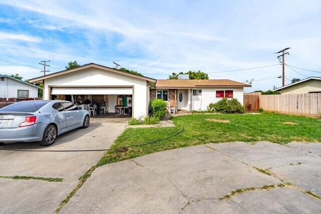 Photo of 2615 N Quail Drive, Visalia, CA 93291 (MLS # 241768)