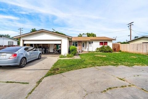 Photo of 2615 N Quail Drive, Visalia, CA 93291 (MLS # 241768)