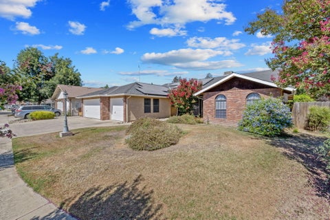 Photo of 1968 London Circle, Tulare, CA 93274 (MLS # 242975)