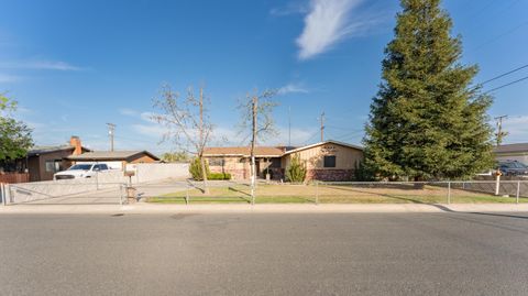 Photo of 1306 Lowery Street, Porterville, CA 93257 (MLS # 240139)