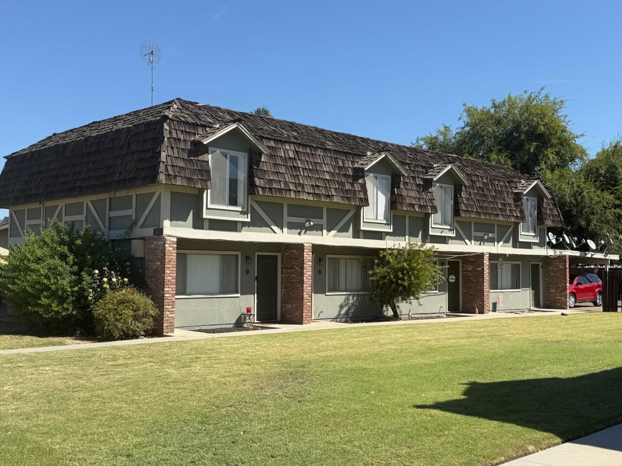 Kingsburg, California 93631, United States, 8 Bedrooms Bedrooms, ,8 BathroomsBathrooms,Residential,Pending,210195