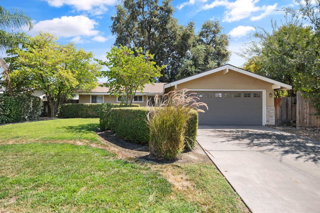 Photo of 1730 S Atwood Street, Visalia, CA 93277 (MLS # 243406)