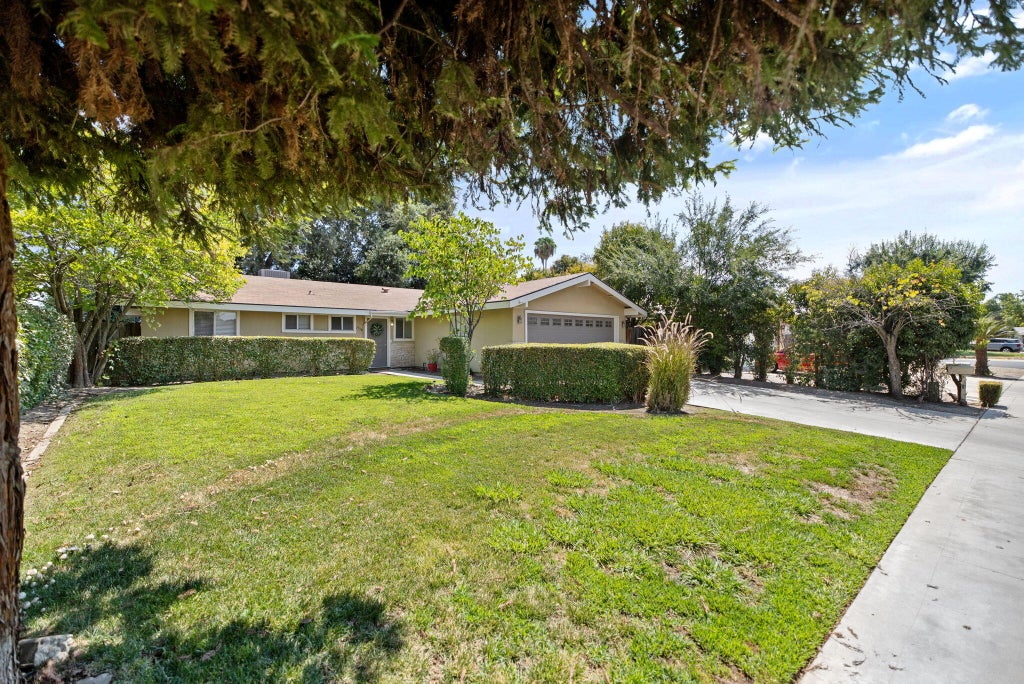 Photo of 1730 S Atwood Street, Visalia, CA 93277 (MLS # 243406)
