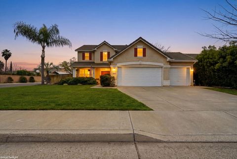 Photo of 903 W Sandstone Court, Hanford, CA 93230 (MLS # 240107)