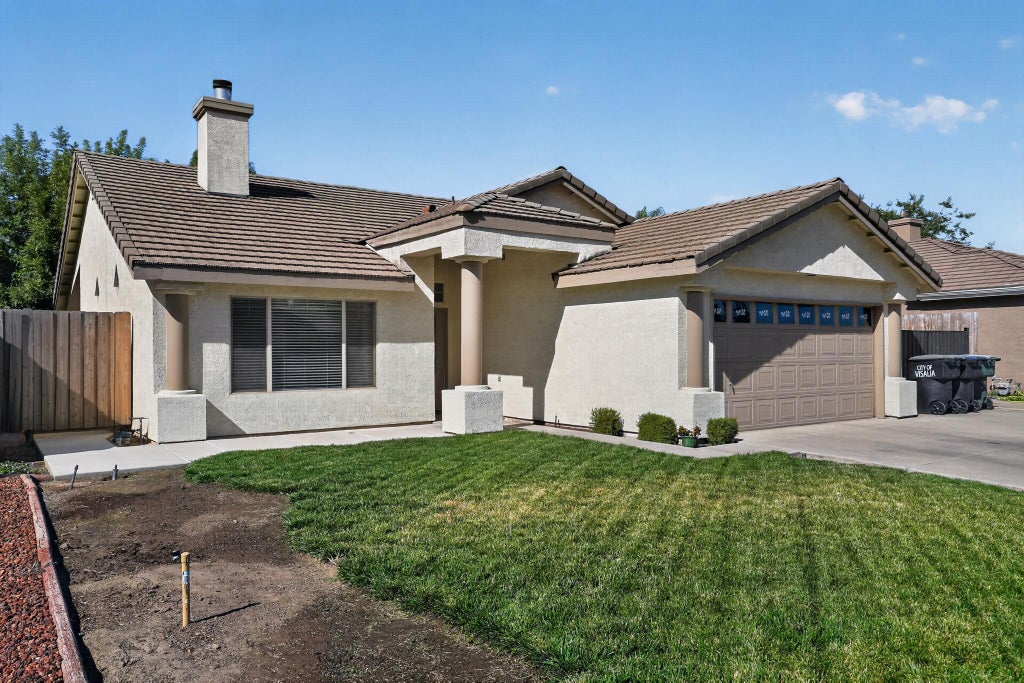 Photo of 1337 E Sunnyside, Visalia, CA 93292 (MLS # 243363)