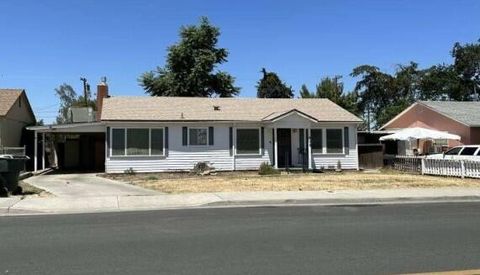 Photo of 670 Grant Street, Hanford, CA 93230 (MLS # 239056)