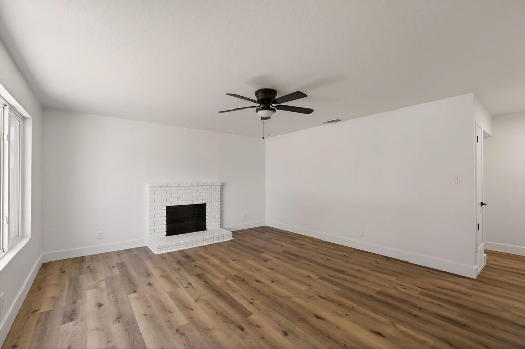 Photo of 1137 N Gowdy Street, Visalia, CA 93292 (MLS # 242312)