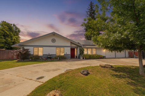 Photo of 1025 W Monte Vista, Visalia, CA 93277 (MLS # 241331)