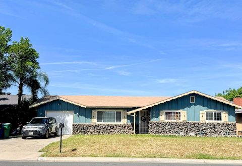 Photo of 369 Lindale Street, Porterville, CA 93257 (MLS # 241163)