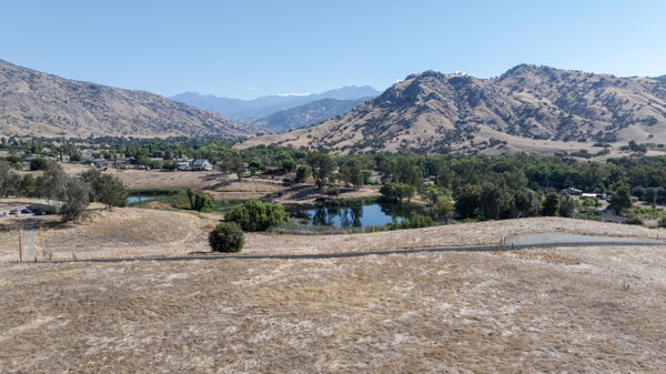 BOGART DR, SPRINGVILLE, CA 93265 - Image 2c76b3b869ca30b6202a0e3000da2ed9/4014674077