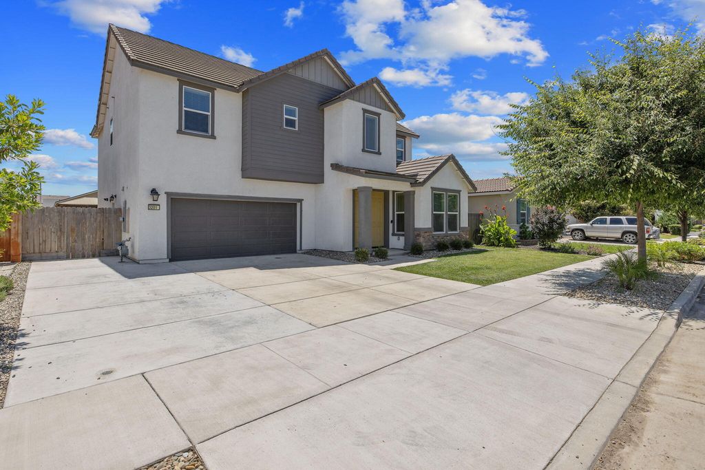 Photo of 3201 E Harter Avenue, Visalia, CA 93292 (MLS # 241724)