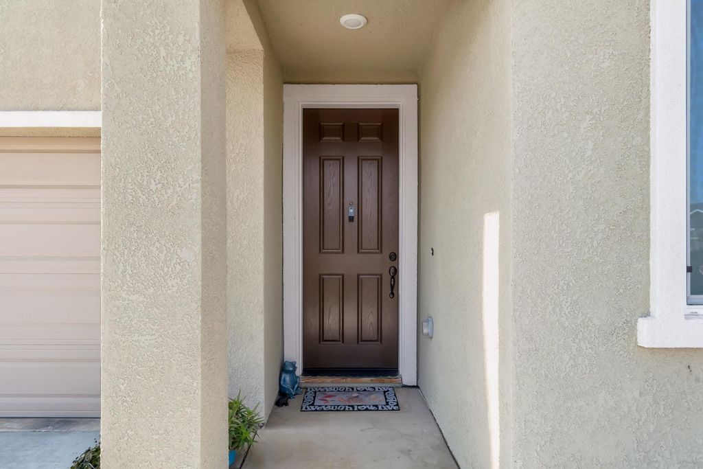 Photo of 2207 S Crumal Street, Visalia, CA 93292 (MLS # 240204)