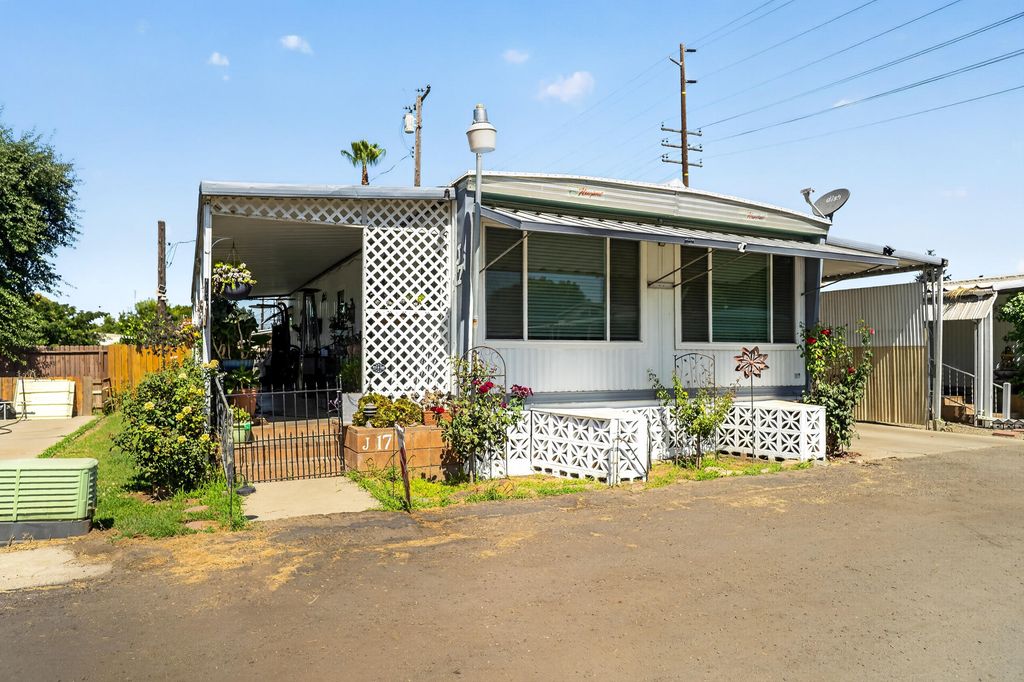 Photo of 2120 S Santa Fe Ave Sp J17 #Sp J17, Visalia, CA 93292 (MLS # 242782)