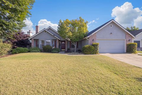 Photo of 4324 W Orchard Avenue, Visalia, CA 93277 (MLS # 241386)