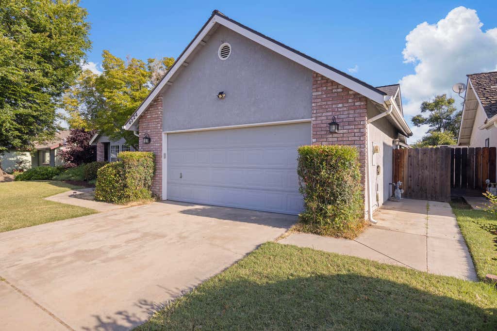 Photo of 4324 W Orchard Avenue, Visalia, CA 93277 (MLS # 241386)