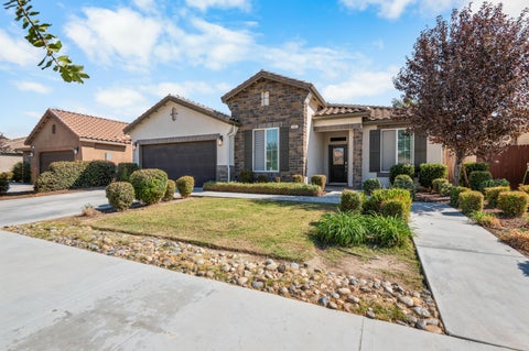 Photo of 918 S Crumal Street, Visalia, CA 93292 (MLS # 244581)