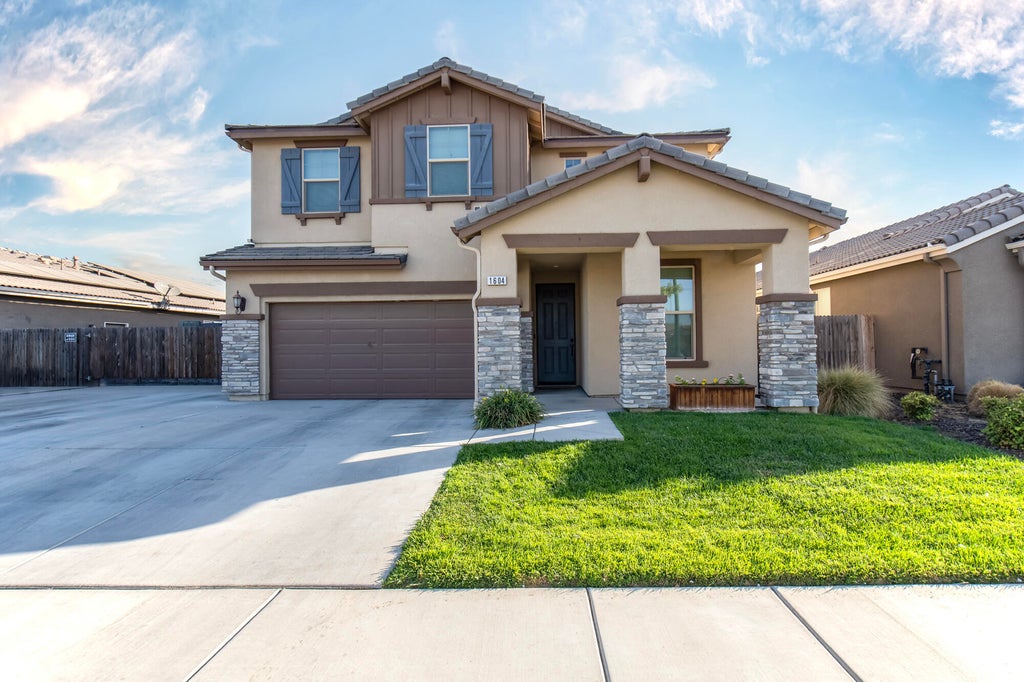 Photo of 1604 W Porter Avenue, Visalia, CA 93291 (MLS # 243998)
