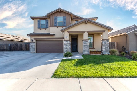 Photo of 1604 W Porter Avenue, Visalia, CA 93291 (MLS # 243998)