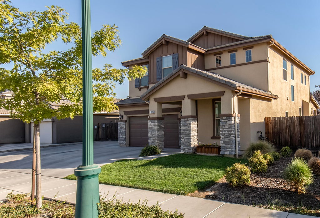 Photo of 1604 W Porter Avenue, Visalia, CA 93291 (MLS # 243998)