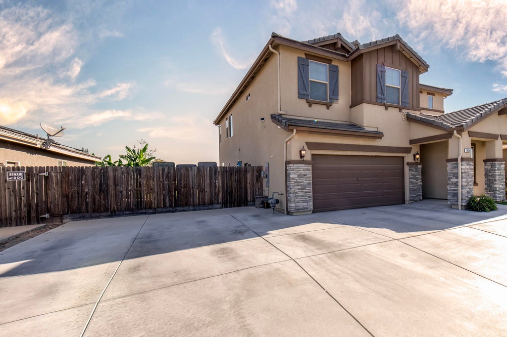 Photo of 1604 W Porter Avenue, Visalia, CA 93291 (MLS # 243998)