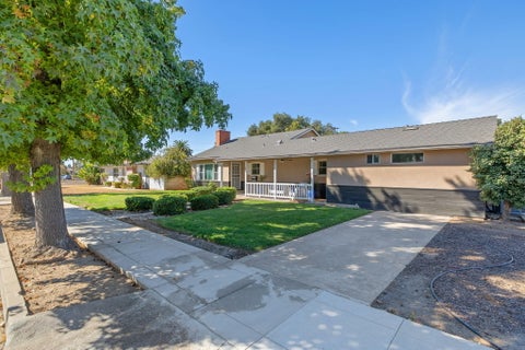 Photo of 308 Sycamore Drive, Exeter, CA 93221 (MLS # 244633)