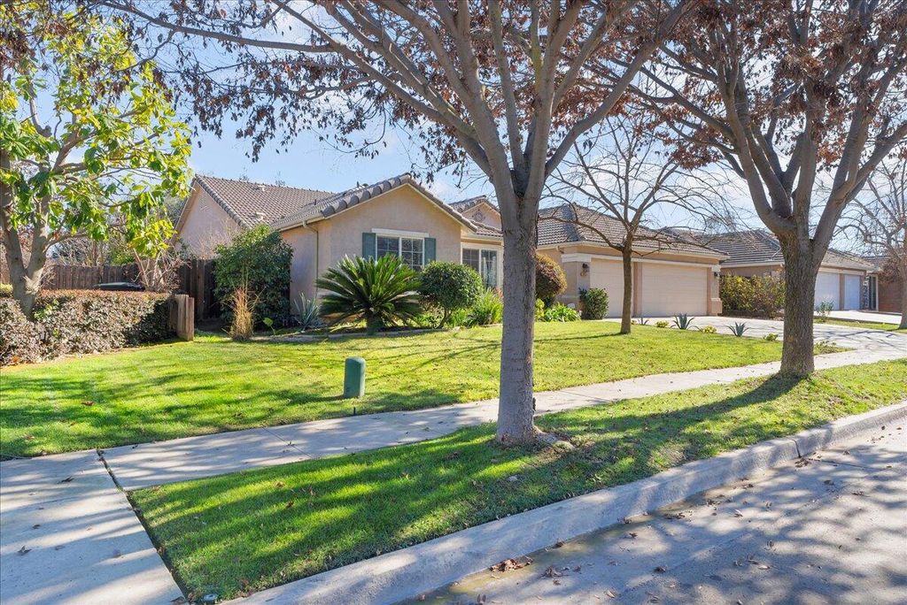 Photo of 3624 N Jackie Street, Visalia, CA 93291 (MLS # 240436)